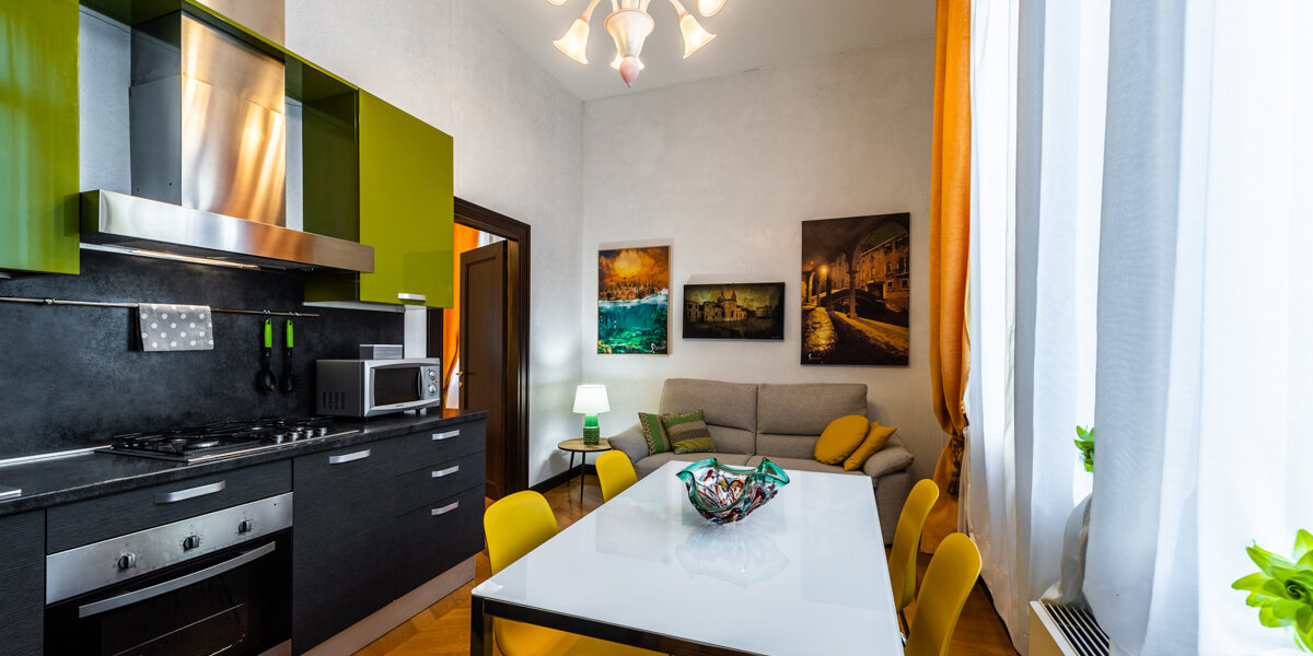 Authentic Venetian Stay San Marco Apartment La Salute in a XV century Palace. www.casantangelo.com