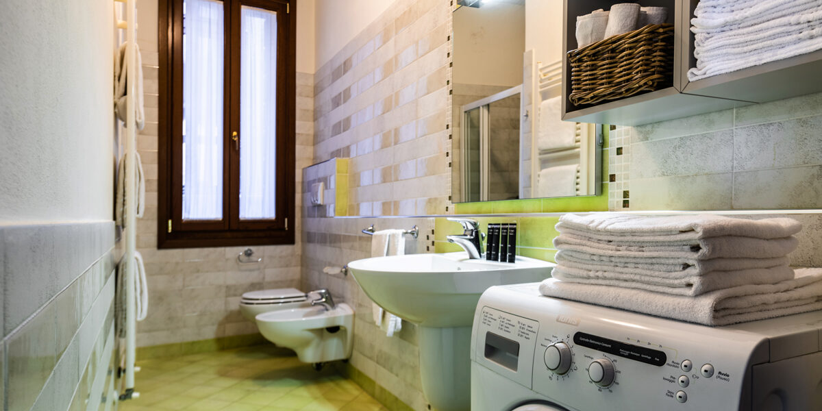 Venice Apartment With Washing Machine. The Rialto apartment at Ca' Sant'Angelo apartment in Venice. www.casantangelo.com