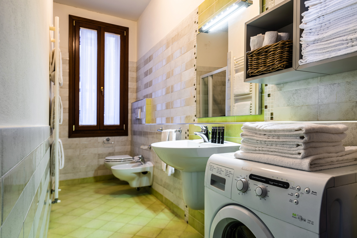 Venice Apartment With Washing Machine. The Rialto apartment at Ca' Sant'Angelo apartment in Venice. www.casantangelo.com