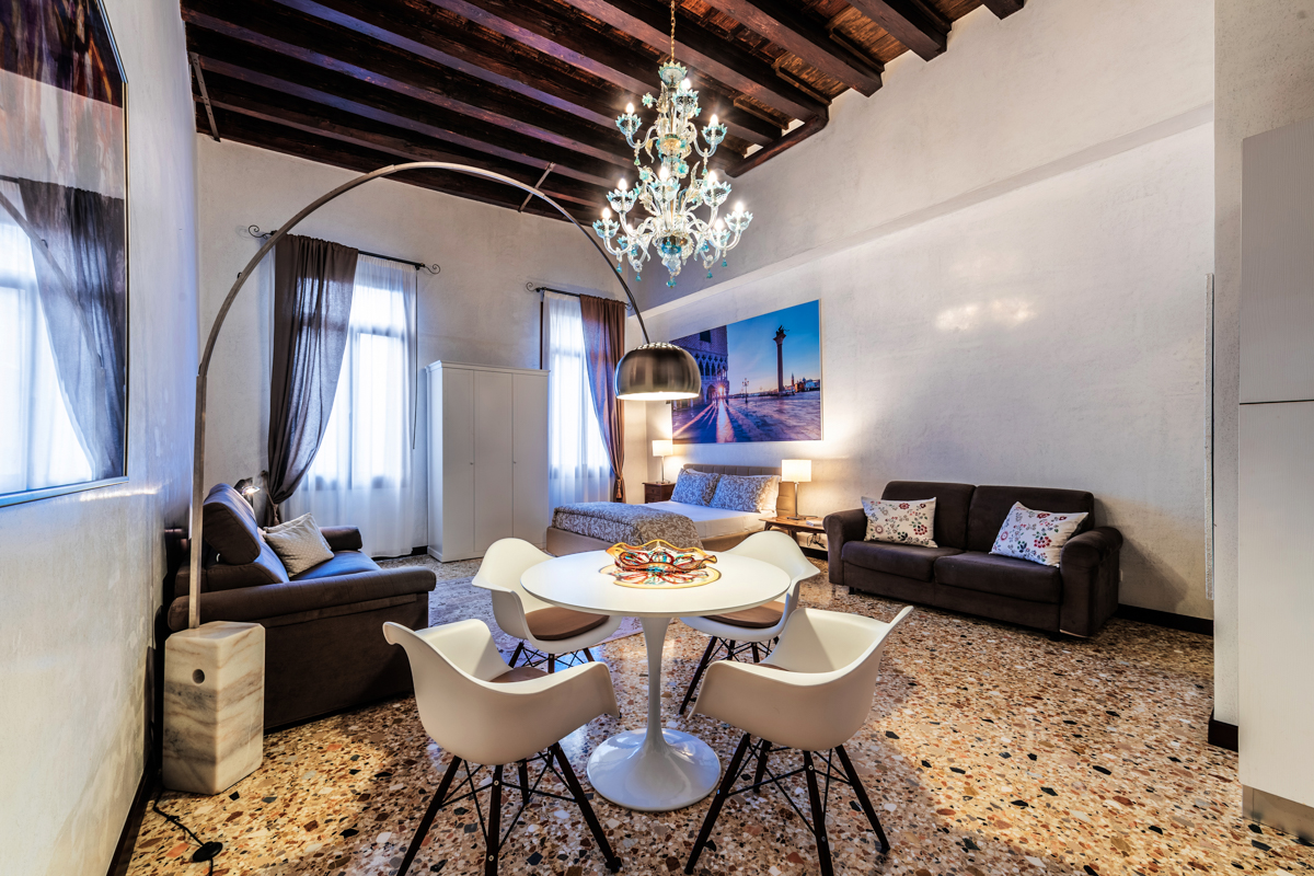 Romantic Apartment Venice Italy for Two Palazzo Ducale Apartment www.casantangelo.com
